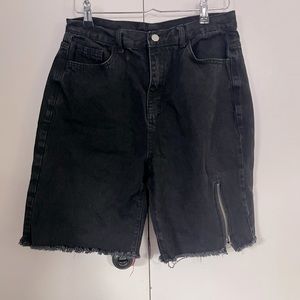 Daisy zipper raw cut denim shorts
